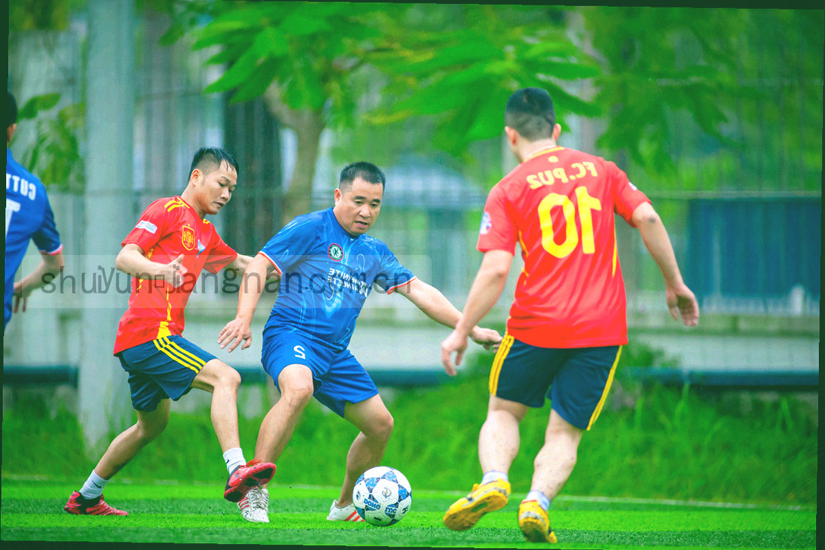 江南埠头与石桥，水面倒映信件与标签的线稿